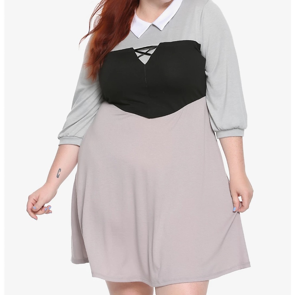 ISO (HotTopic) Disney I Am Aurora dress in plus size 2x or 3x